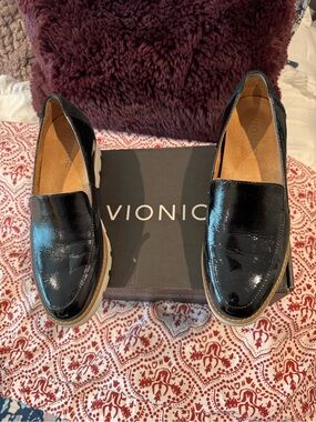 Vionic Black Patent Leather Slip-On Loafers with Cream Contrast Sole
